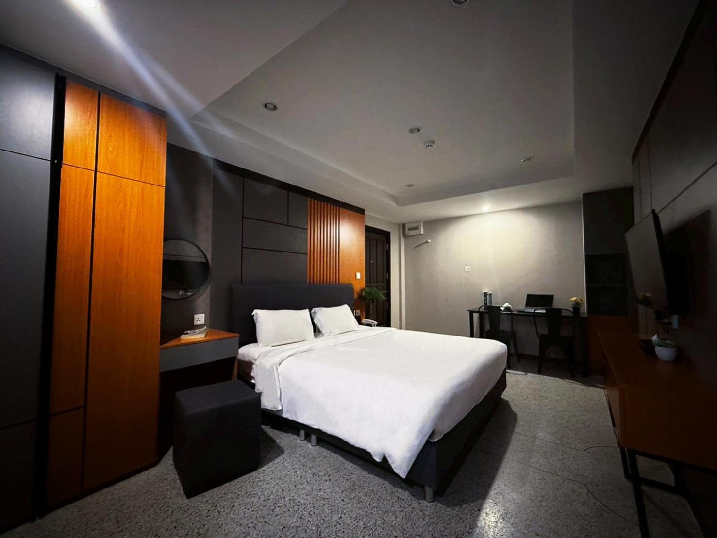 Hotel 12 The At Don Mueang Airport 4*