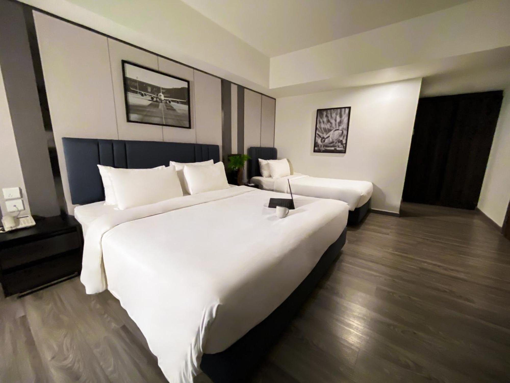 12 The At Don Mueang Airport Hotel